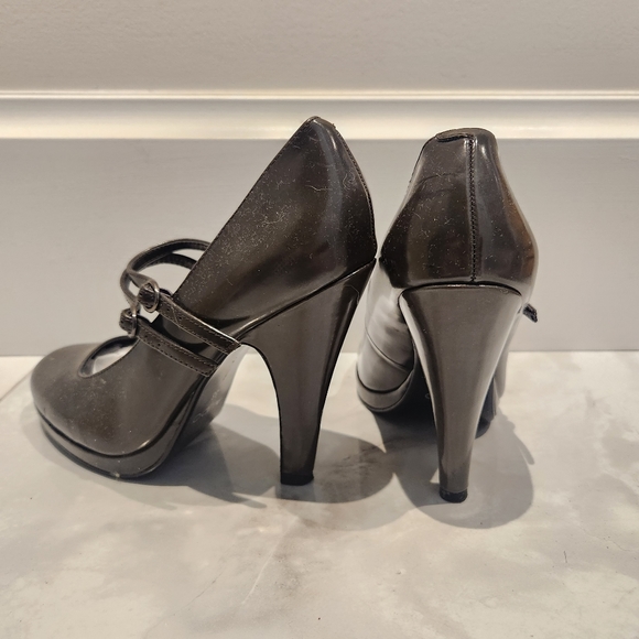 ALDO Vero Cuoio leather Size 38 dark gray high heels with double buckles - Picture 2 of 7